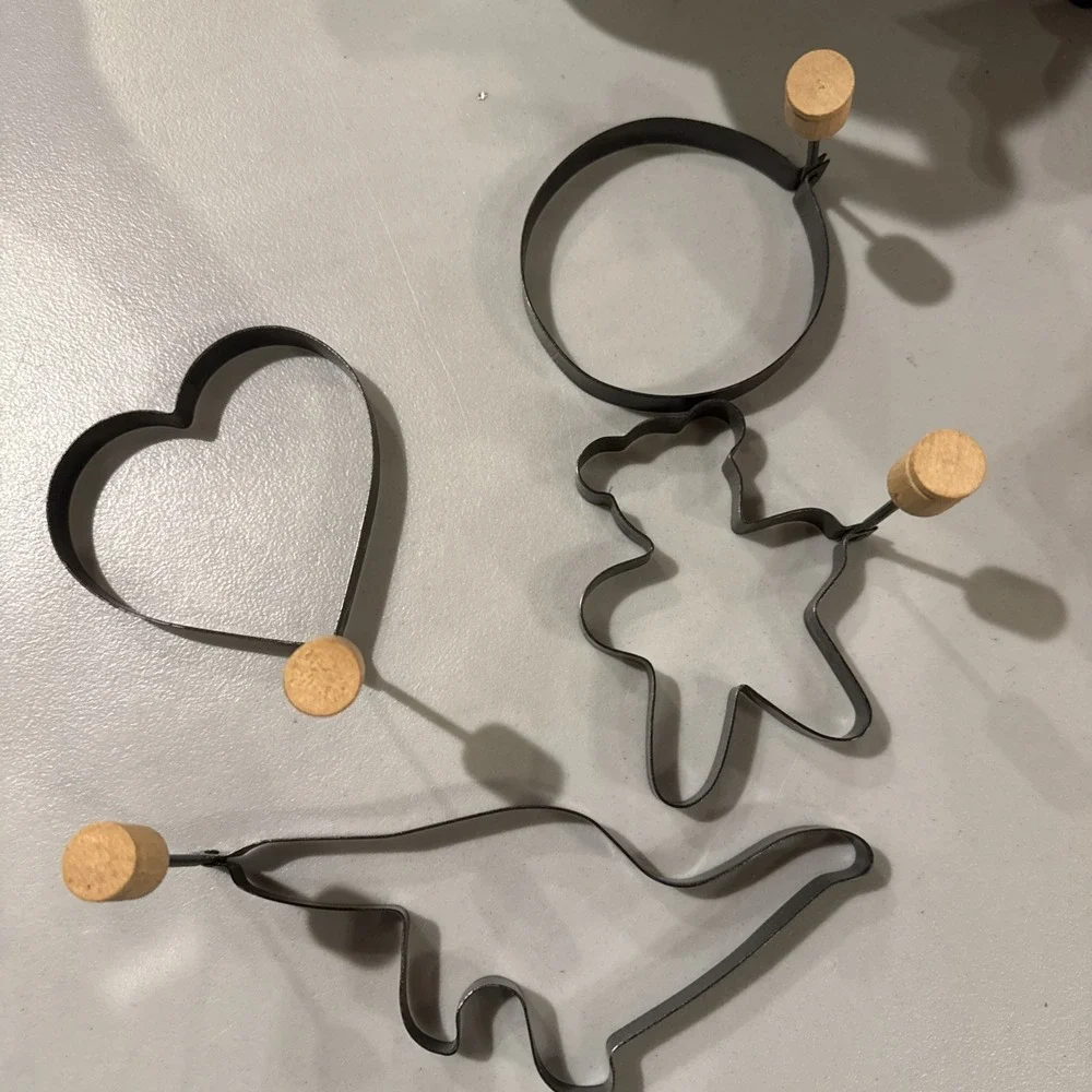 Large Cookie Cutters Pancake Egg Ring Set of 4 Black Metal Wood Handle Swing Arm